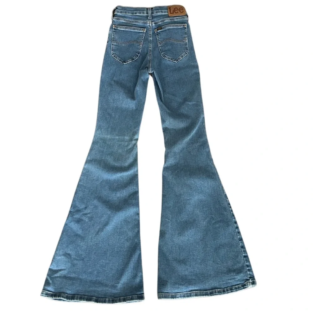 Lee Foreverfit Flares High Waist Jeans | Blue | Size Small - Picture 3 of 7